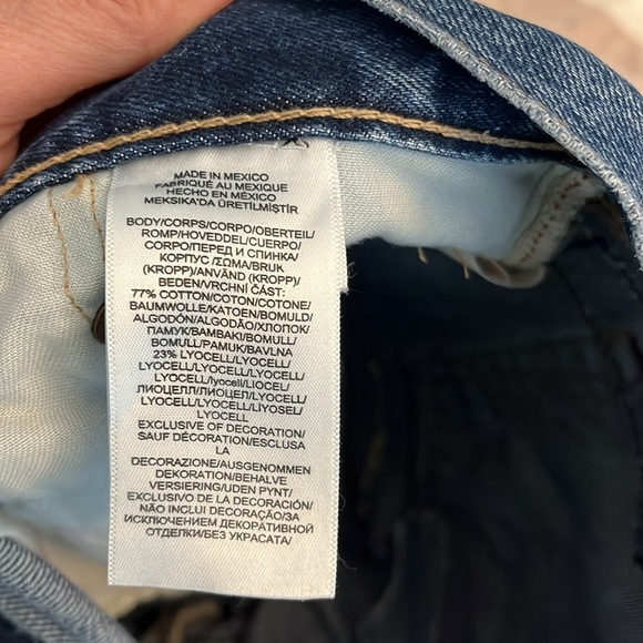 Ralph Lauren Polo
Avery Boyfriend Crop Distressed
Patchwork Jeans size 27 - Picture 9 of 17